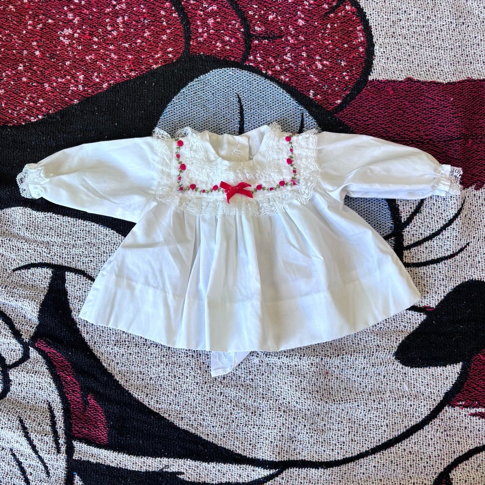 VINTAGE ALEXIS WHITE RED FLORAL LACE SMOCKED TOP SHIRT SIZE NEWBORN